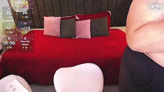 ailyn maury online show from November 24, 2025, 2:06 pm