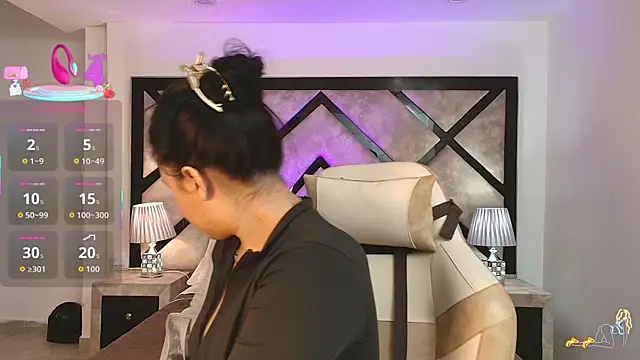 Snapshot of Candy_Roose chatting on October 23, 2025, 2:32 am Candy Roose online show from October 23, 2025, 2:32 am