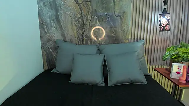 MiaScott5 online show from March 21, 2025, 8:29 pm