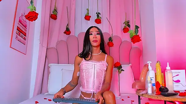 Snapshot of NicoleMadrird chatting on February 15, 2026, 12:04 pm NicoleMadrird online show from February 15, 2026, 12:04 pm