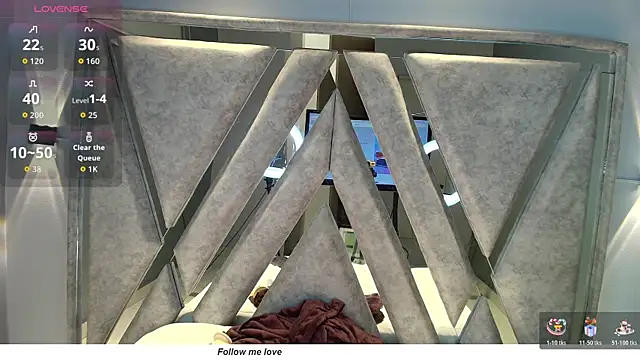 Alice 26  online show from November 18, 2025, 2:42 pm