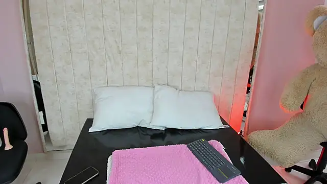 Alice 26  online show from September 10, 2025, 7:57 pm