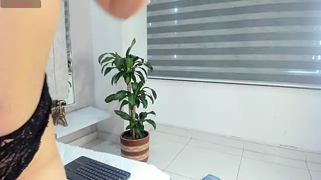 Alice 26  online show from March 21, 2025, 8:08 pm