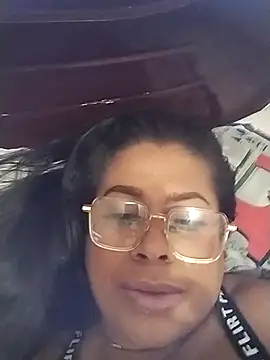 Tu-Reina online show from November 19, 2025, 6:02 am