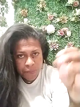 Tu-Reina online show from October 6, 2025, 8:31 pm