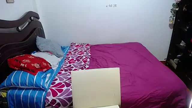 Tu-Reina online show from November 6, 2025, 2:59 am