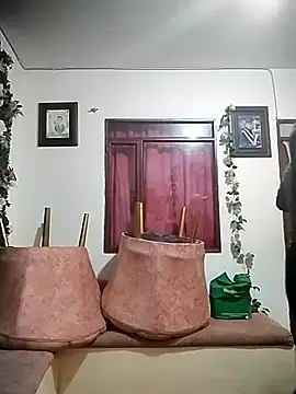 Tu-Reina online show from September 23, 2025, 8:49 pm