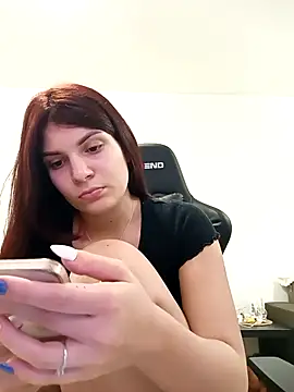 MeCherryy online show from December 5, 2025, 2:04 pm