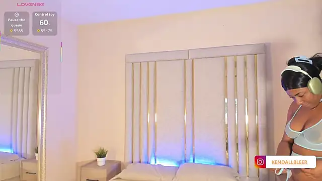 Snapshot of Kendallbleer chatting on November 23, 2025, 12:26 pm Kendallbleer online show from November 23, 2025, 12:26 pm