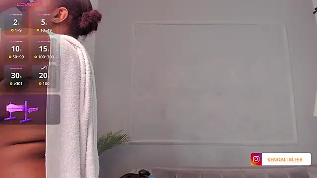 Snapshot of Kendallbleer chatting on September 19, 2025, 11:58 am Kendallbleer online show from September 19, 2025, 11:58 am