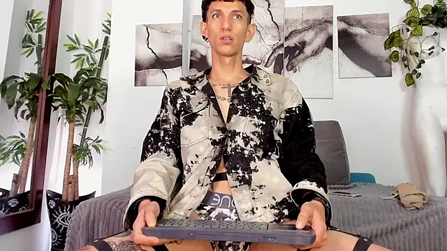 Giotrashy online show from April 16, 2026, 4:19 pm