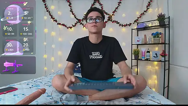 Snapshot of Danny-Swift13 chatting on March 15, 2025, 2:46 am Danny-Swift13 online show from March 15, 2025, 2:46 am