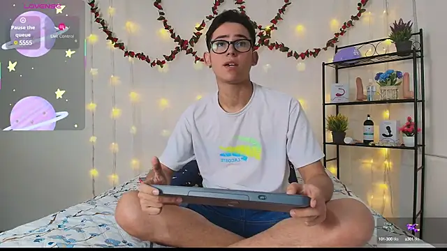 Snapshot of Danny-Swift13 chatting on March 18, 2025, 8:05 pm Danny-Swift13 online show from March 18, 2025, 8:05 pm