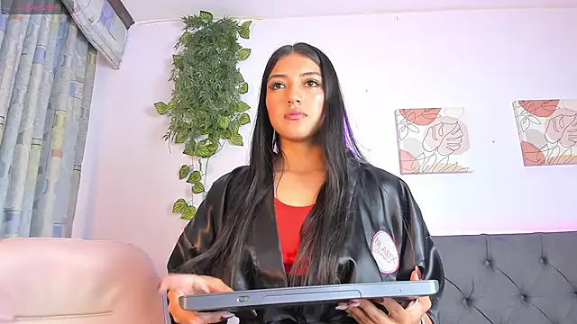 Snapshot of Quiinn_bx chatting on February 12, 2026, 8:30 pm Quiinn bx online show from February 12, 2026, 8:30 pm