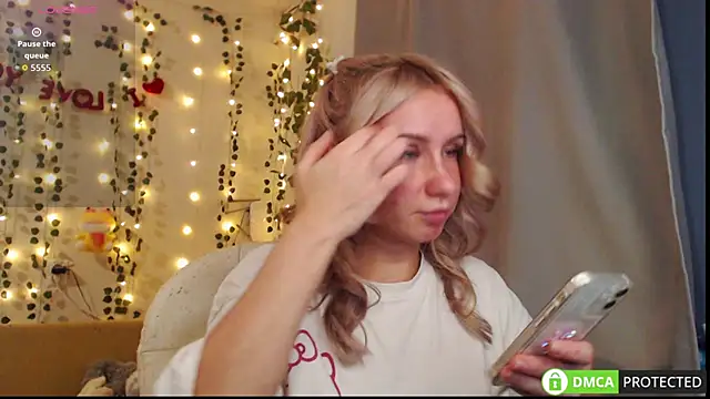 Mia  Kitty online show from September 26, 2025, 6:48 pm