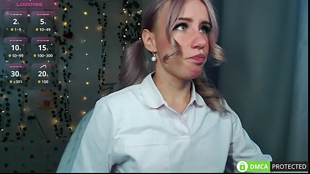 Mia  Kitty online show from September 22, 2025, 11:49 am