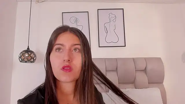 Hanna Evans   online show from November 13, 2025, 11:58 am