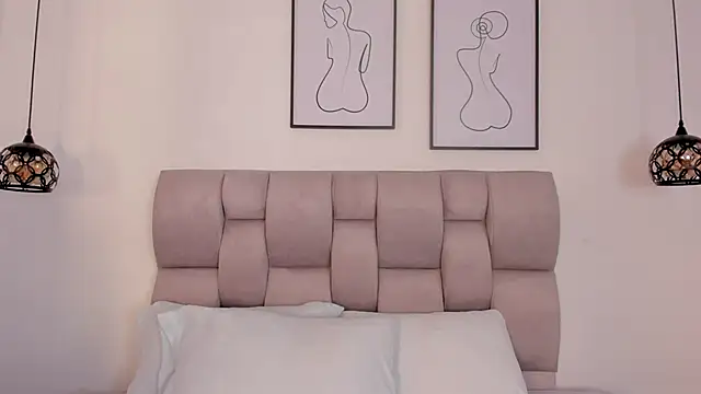 Hanna Evans   online show from April 13, 2026, 12:20 pm