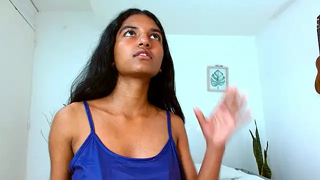 Snapshot of YuliethPetite chatting on March 20, 2025, 3:25 pm YuliethPetite online show from March 20, 2025, 3:25 pm