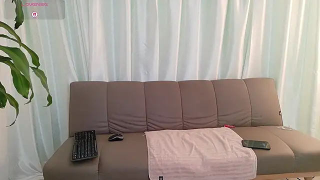 YuliethPetite online show from June 16, 2026, 11:32 am