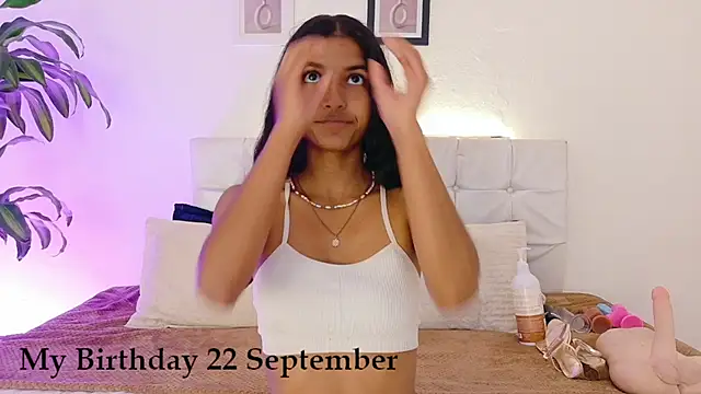 Snapshot of YuliethPetite chatting on September 13, 2025, 7:47 pm YuliethPetite online show from September 13, 2025, 7:47 pm