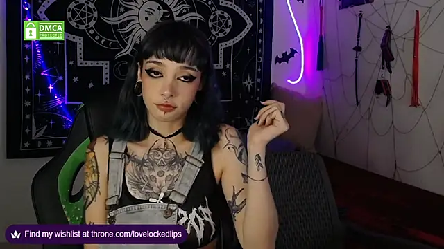 lovelockedlips online show from November 18, 2025, 1:32 am