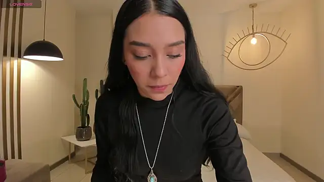 AmaliaCrus online show from November 27, 2025, 8:31 pm