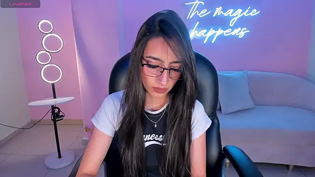 LarisaSmirnov online show from November 18, 2025, 3:21 am