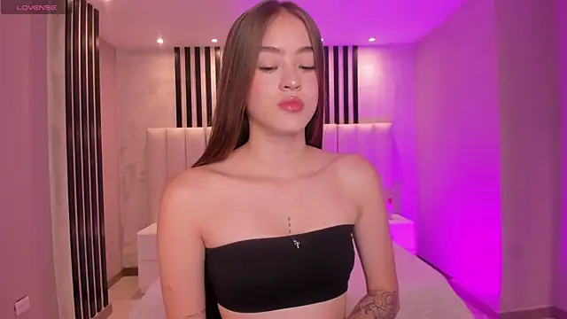 Snapshot of MaiaCollins chatting on November 26, 2025, 7:14 pm MaiaCollins online show from November 26, 2025, 7:14 pm