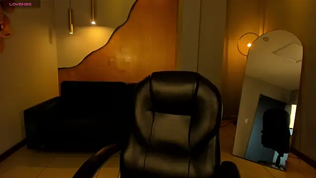 Snapshot of MaiaCollins chatting on October 1, 2025, 6:23 pm MaiaCollins online show from October 1, 2025, 6:23 pm