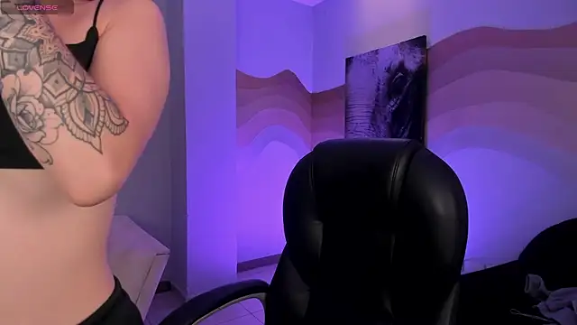 Snapshot of MaiaCollins chatting on November 14, 2025, 5:38 pm MaiaCollins online show from November 14, 2025, 5:38 pm