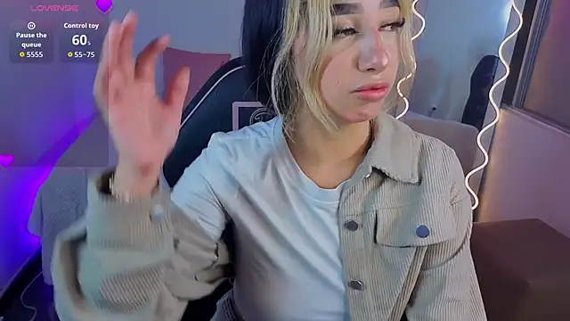 Malory tay1 online show from October 10, 2025, 7:04 pm