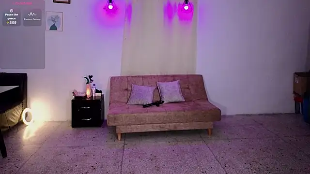 eleselas online show from October 6, 2025, 10:54 pm