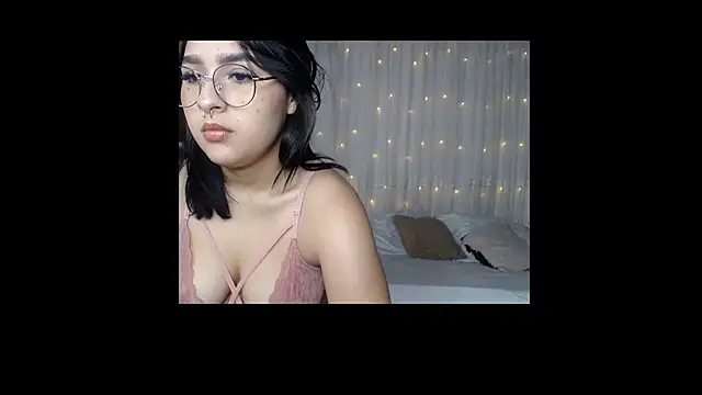 Shopia Wangg online show from March 19, 2025, 2:02 pm