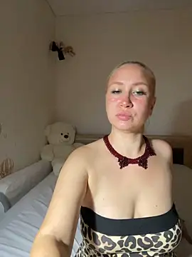 Nikusia online show from October 17, 2025, 3:14 pm