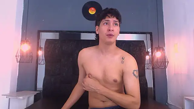 Jhojan twink online show from March 7, 2026, 4:52 am