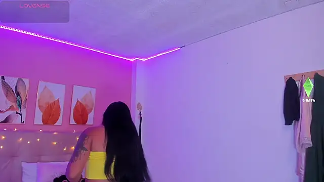 Snapshot of Molly_h0t chatting on December 20, 2025, 12:52 pm Molly h0t online show from December 20, 2025, 12:52 pm