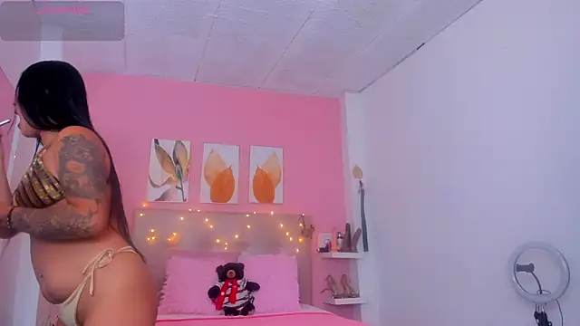 Snapshot of Molly_h0t chatting on November 18, 2025, 12:19 pm Molly h0t online show from November 18, 2025, 12:19 pm