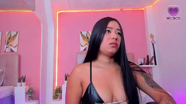 Snapshot of Molly_h0t chatting on October 20, 2025, 12:17 pm Molly h0t online show from October 20, 2025, 12:17 pm