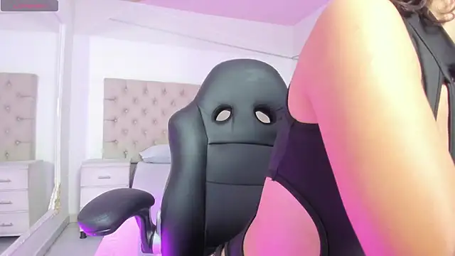 AliceStevens  online show from September 13, 2025, 3:12 pm