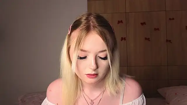 minigirl online show from March 1, 2026, 4:18 pm