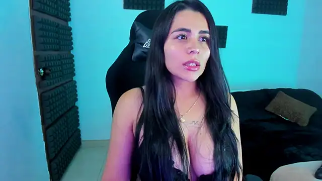 hannarusso online show from April 5, 2026, 12:06 am