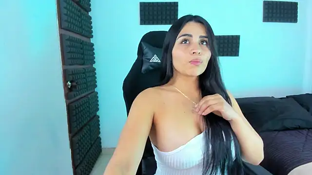 hannarusso online show from April 1, 2026, 9:45 pm