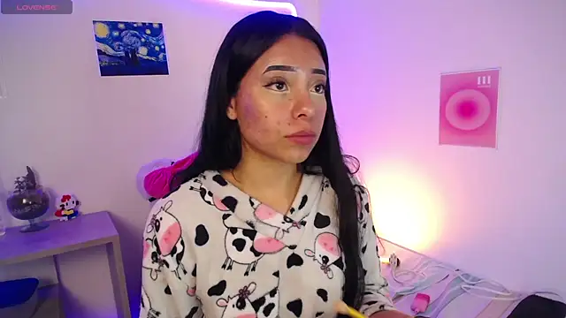 Emilybutterfly1 online show from September 27, 2025, 8:53 am