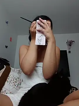 Emilybutterfly1 online show from October 30, 2025, 5:21 pm