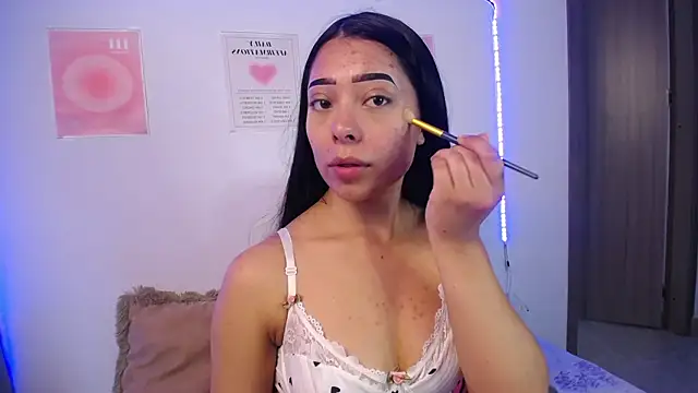 Emilybutterfly1 online show from November 29, 2025, 6:08 pm