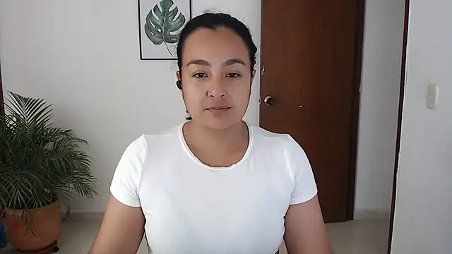 Snapshot of Themagicpotion chatting on May 31, 2026, 4:13 pm Themagicpotion online show from May 31, 2026, 4:13 pm