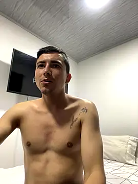 pareja curiosa19 online show from November 2, 2025, 11:32 pm