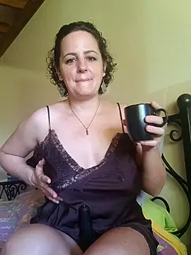 emiliemilf online show from June 18, 2026, 8:36 pm