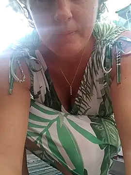 emiliemilf online show from April 3, 2026, 8:04 pm